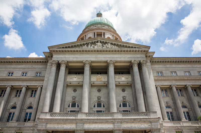 The balcony of the former Supreme Court features Ionic and Corinthian columns, made of Shanghai plaster.