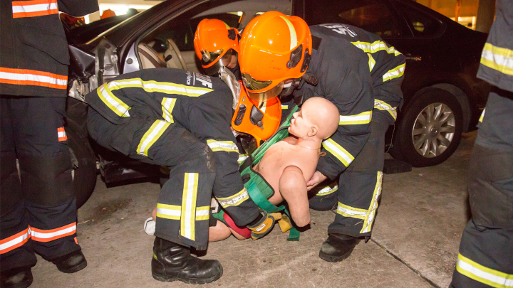 Trainee SCDF volunteer firefighters successfully rescue a casualty from the crashed vehicle