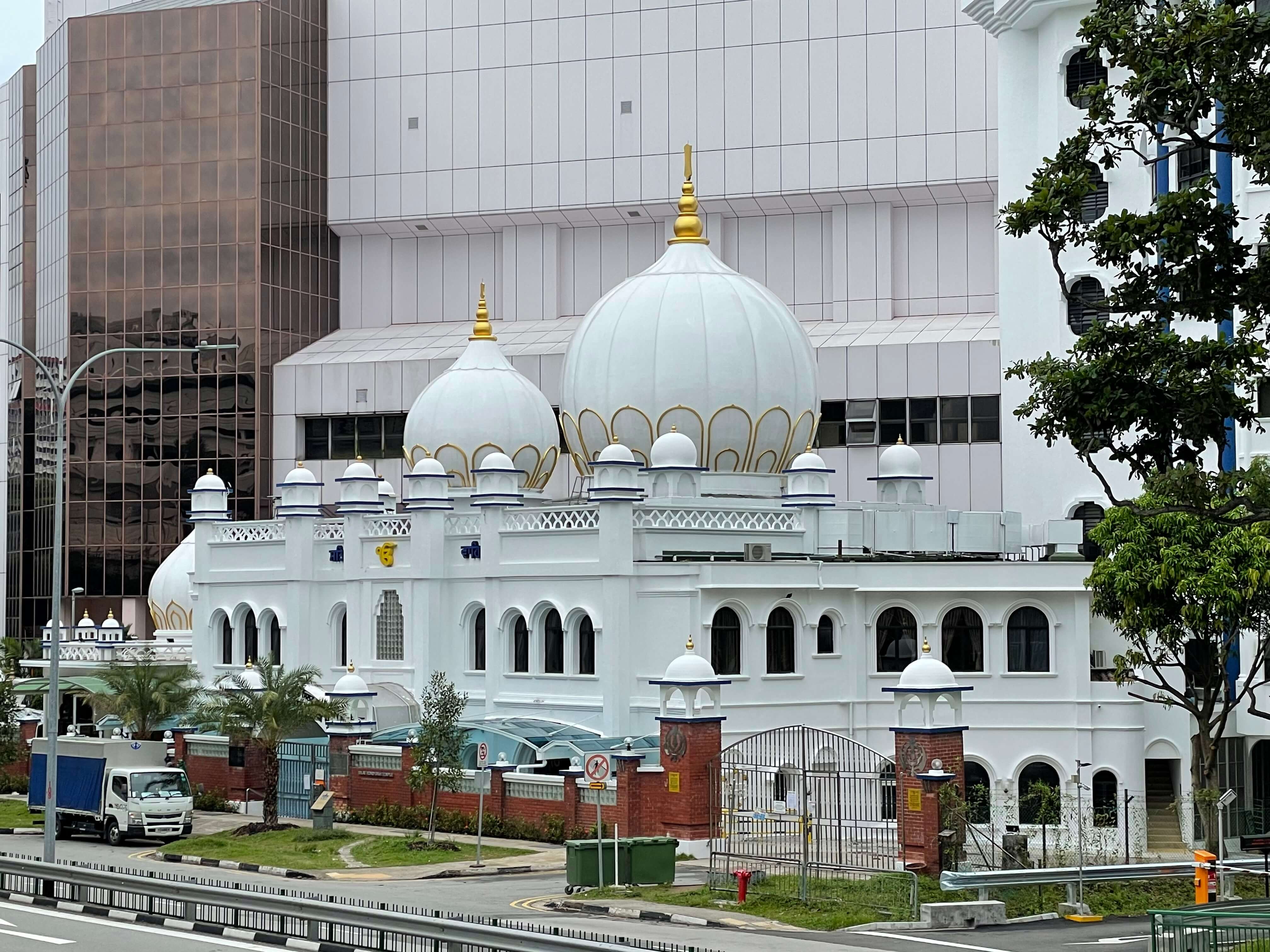 The Silat Road Sikh Temple, which is situated along Jalan Bukit Merah, was built by the Sikh Police Contingent in 1924.